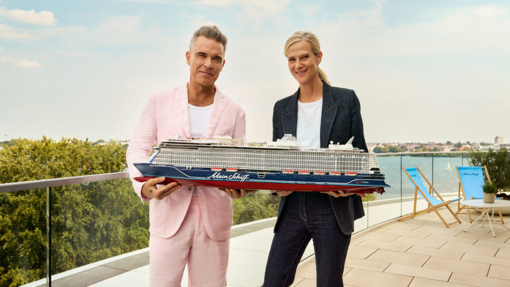 TUI Cruises Drei Schiffe Und Robbie Williams Zur Taufe Welcome Aboard